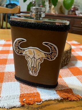 Brown Leatherette Skull Patch Flask - Unbranded